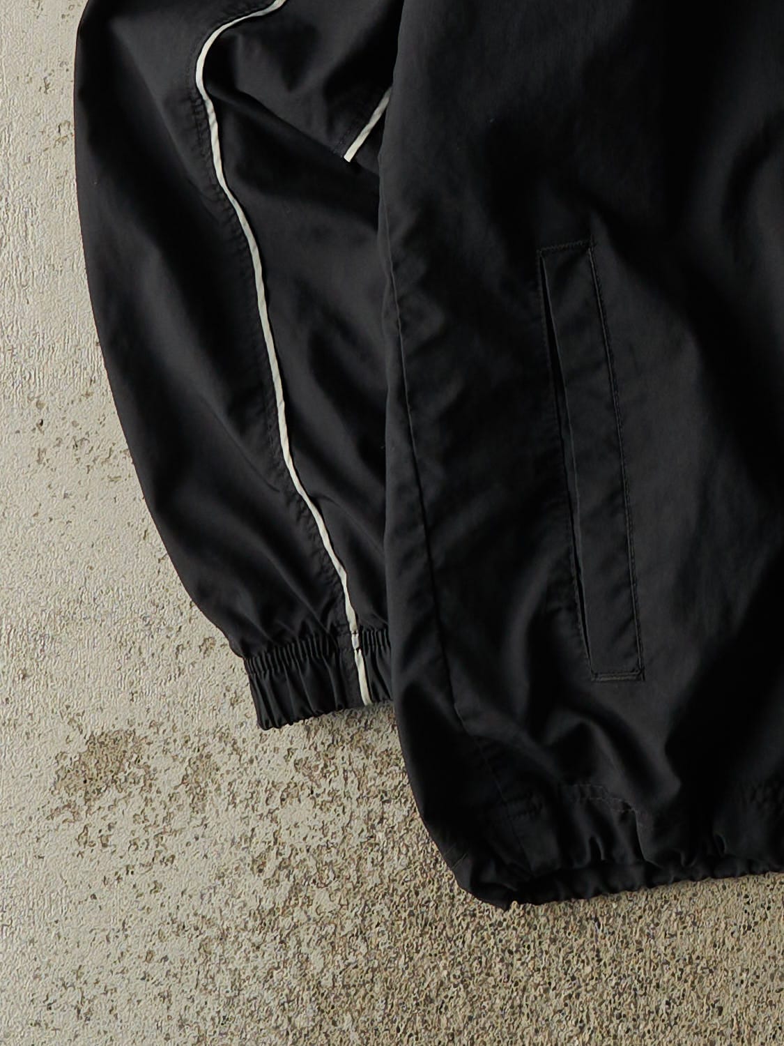 Vintage Y2K Black Nike Embroidered Zip Up Windbreaker Jacket (L)