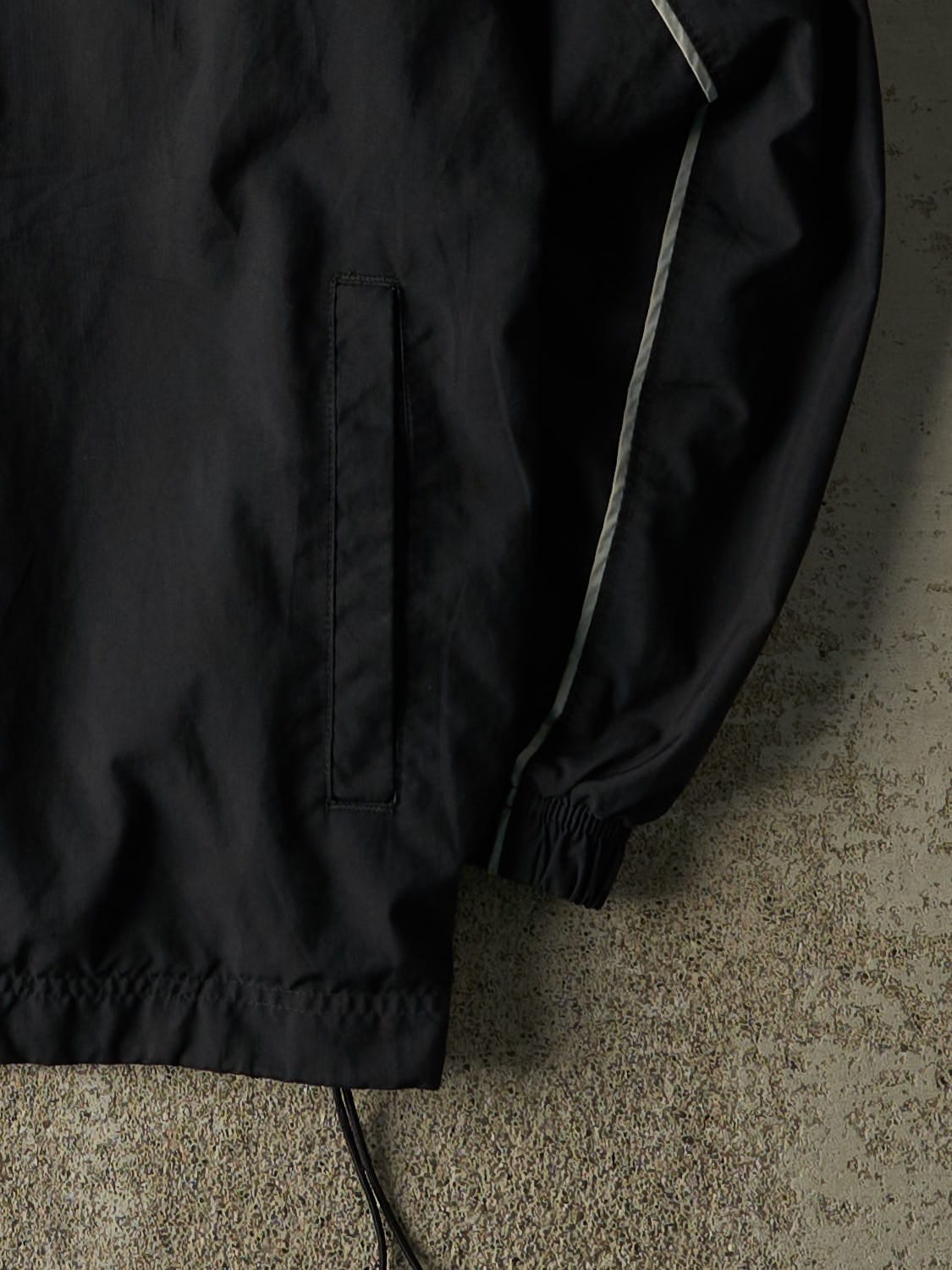 Vintage Y2K Black Nike Embroidered Zip Up Windbreaker Jacket (L)