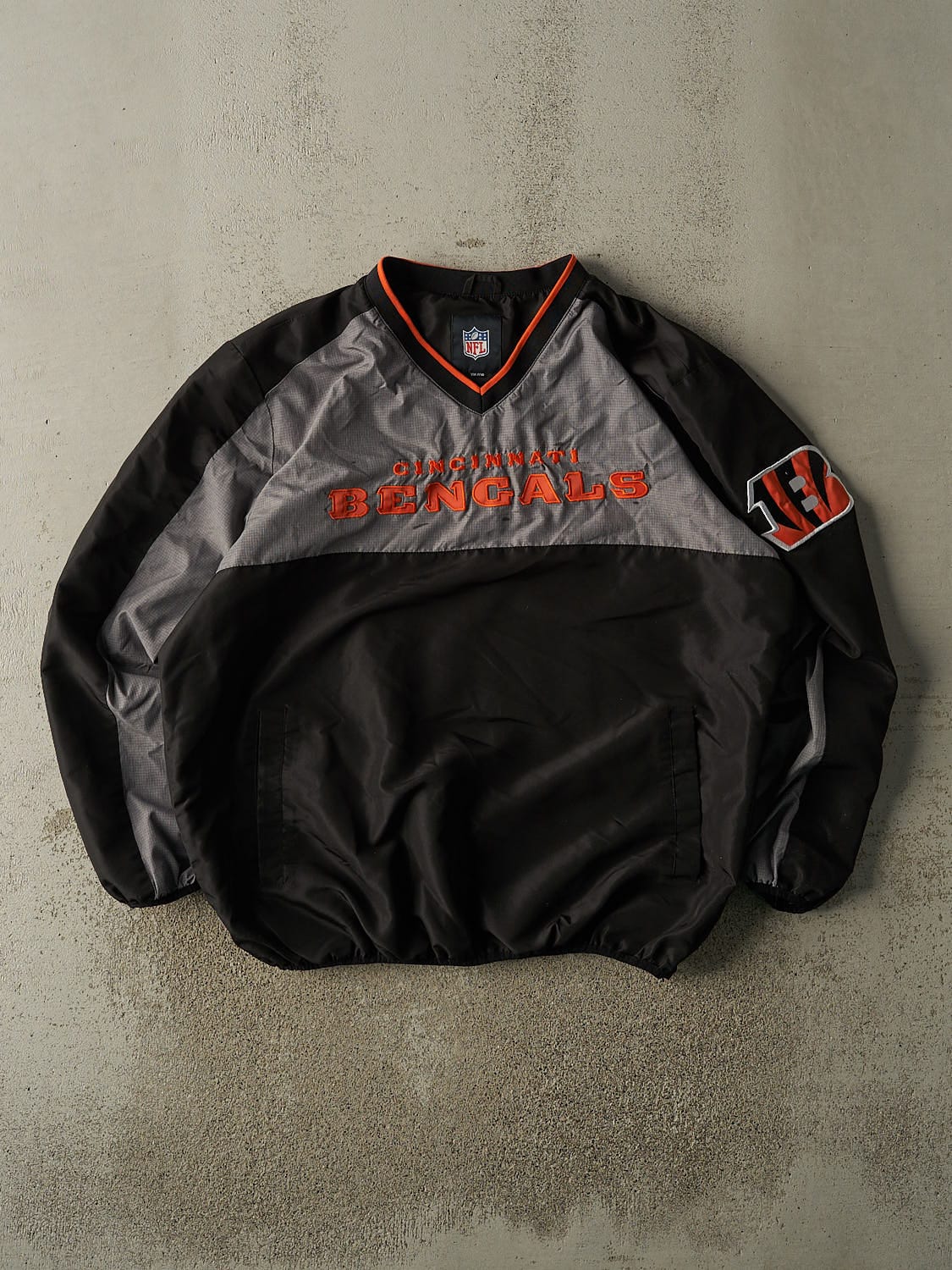 Vintage Y2K Black & Grey Cincinnati Bengals Windbreaker Jacket (XL/XXL)
