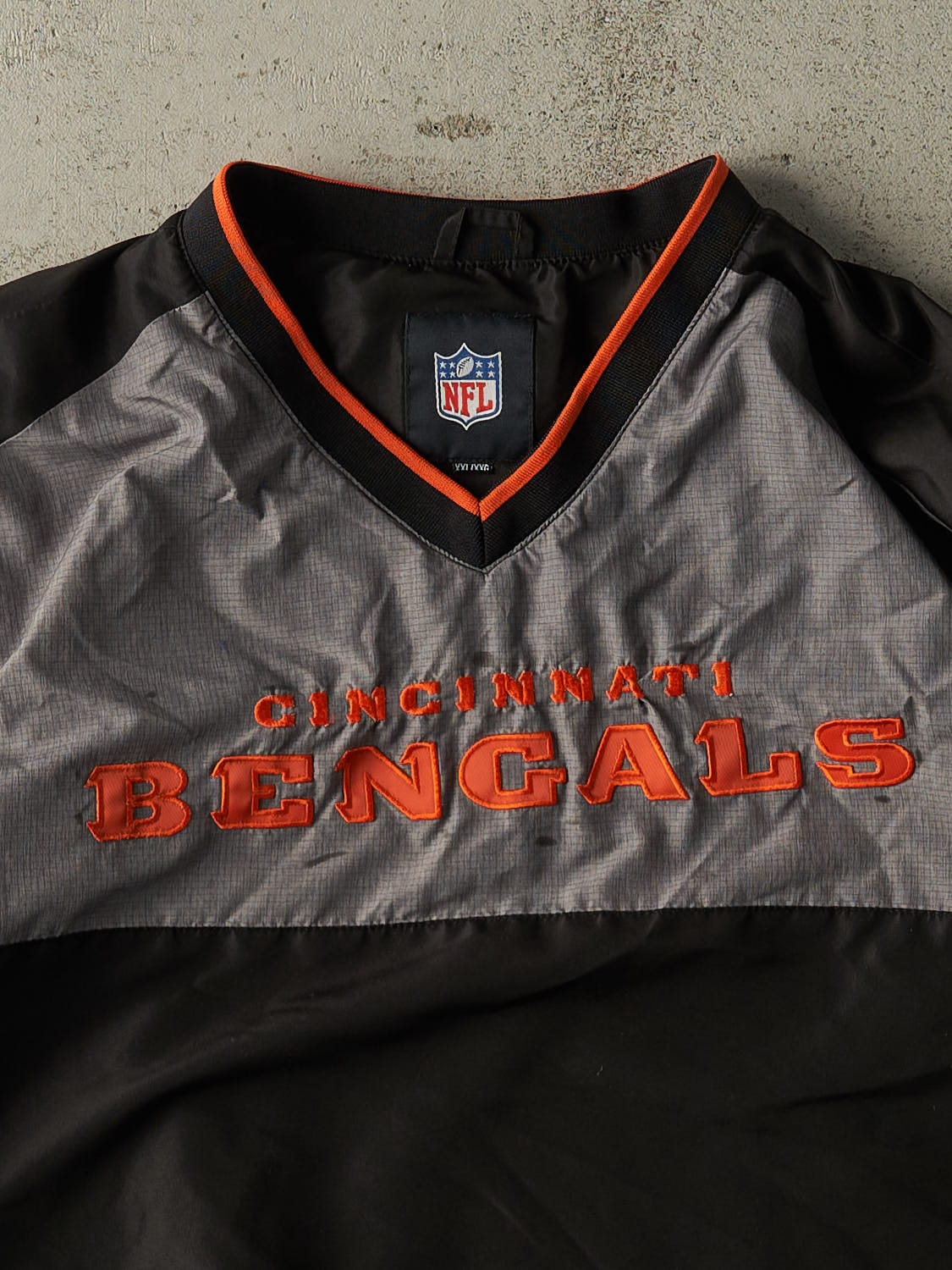 Vintage Y2K Black & Grey Cincinnati Bengals Windbreaker Jacket (XL/XXL)