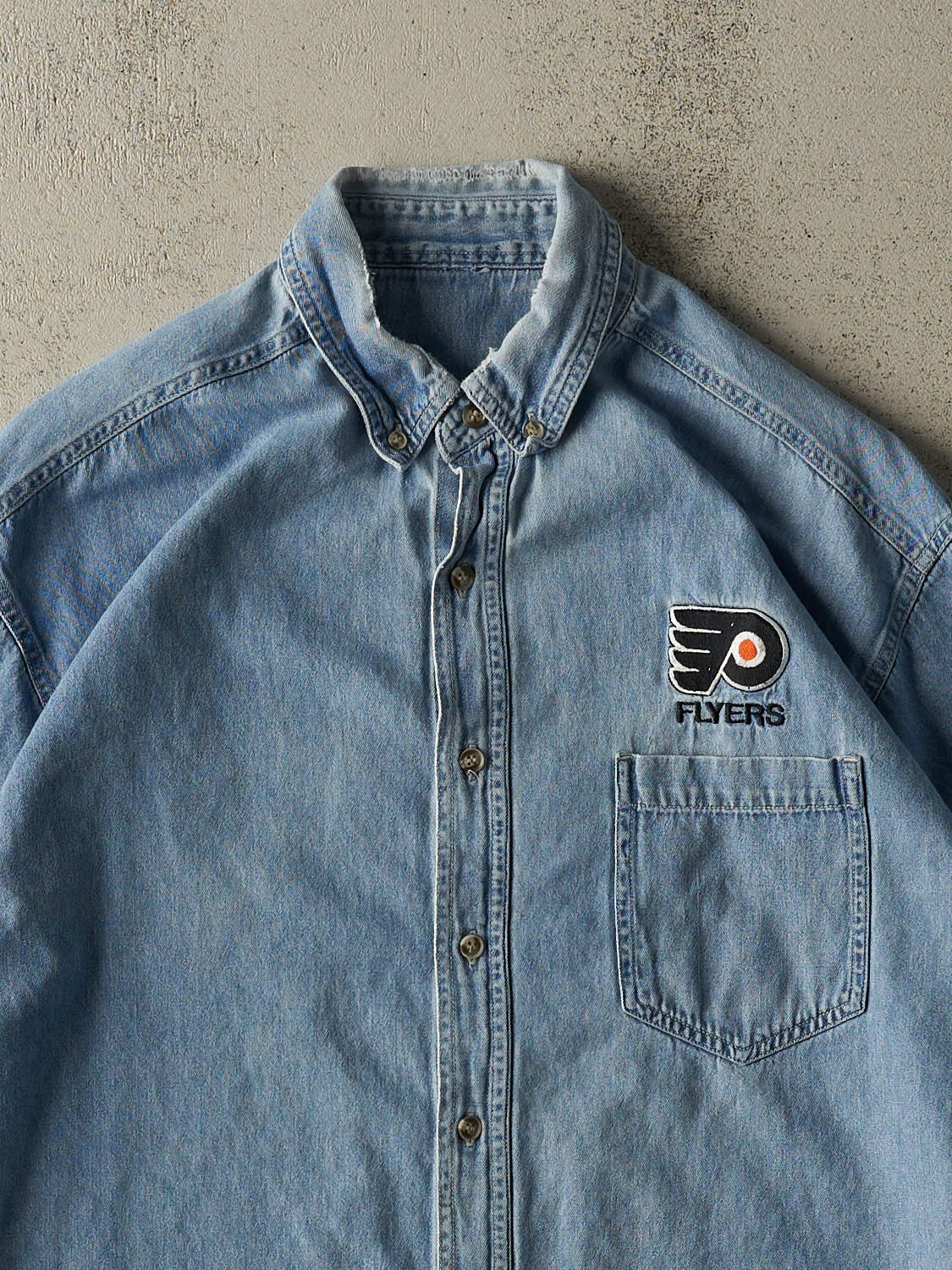 Vintage 90s Light Wash Philadelphia Flyers Button Up Denim Long Sleeve (L/XL)