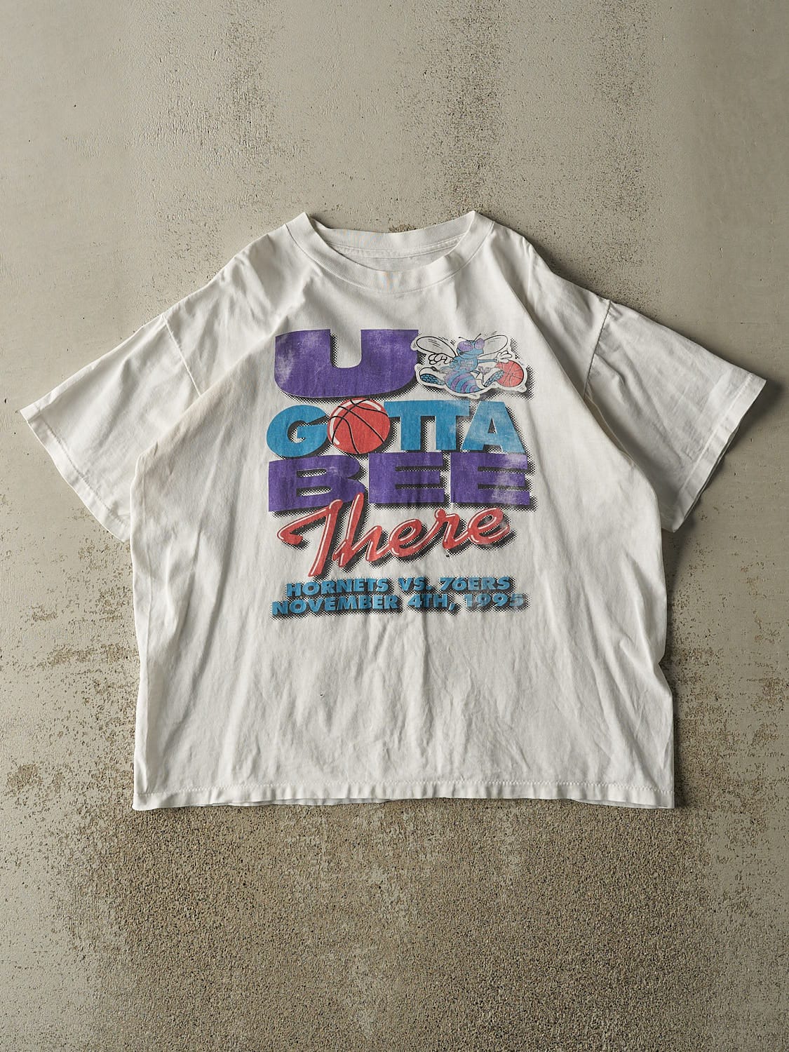 Vintage 95' White  Charlotte Hornets "U Gotta Bee There" Tee (L)