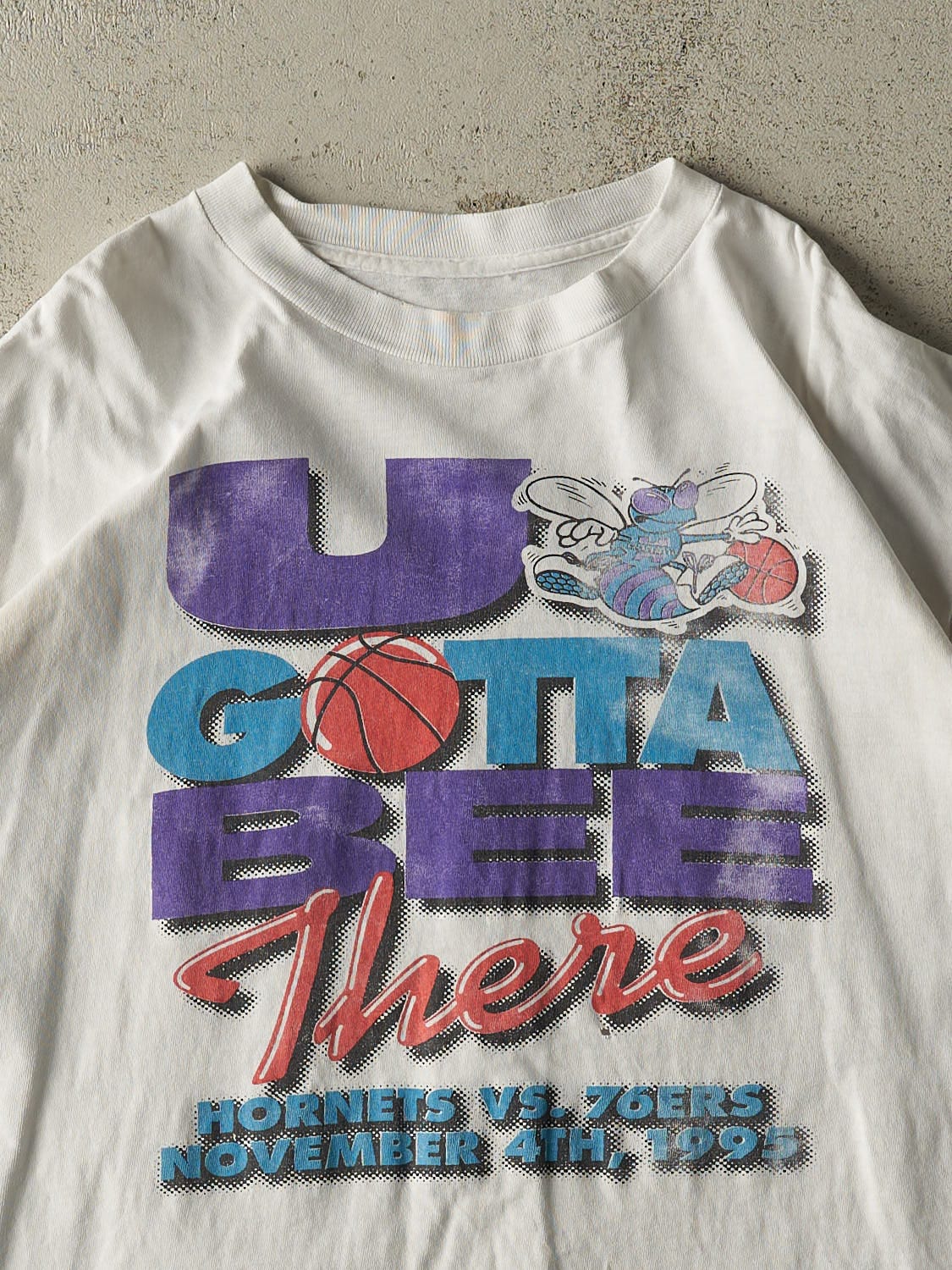 Vintage 95' White  Charlotte Hornets "U Gotta Bee There" Tee (L)