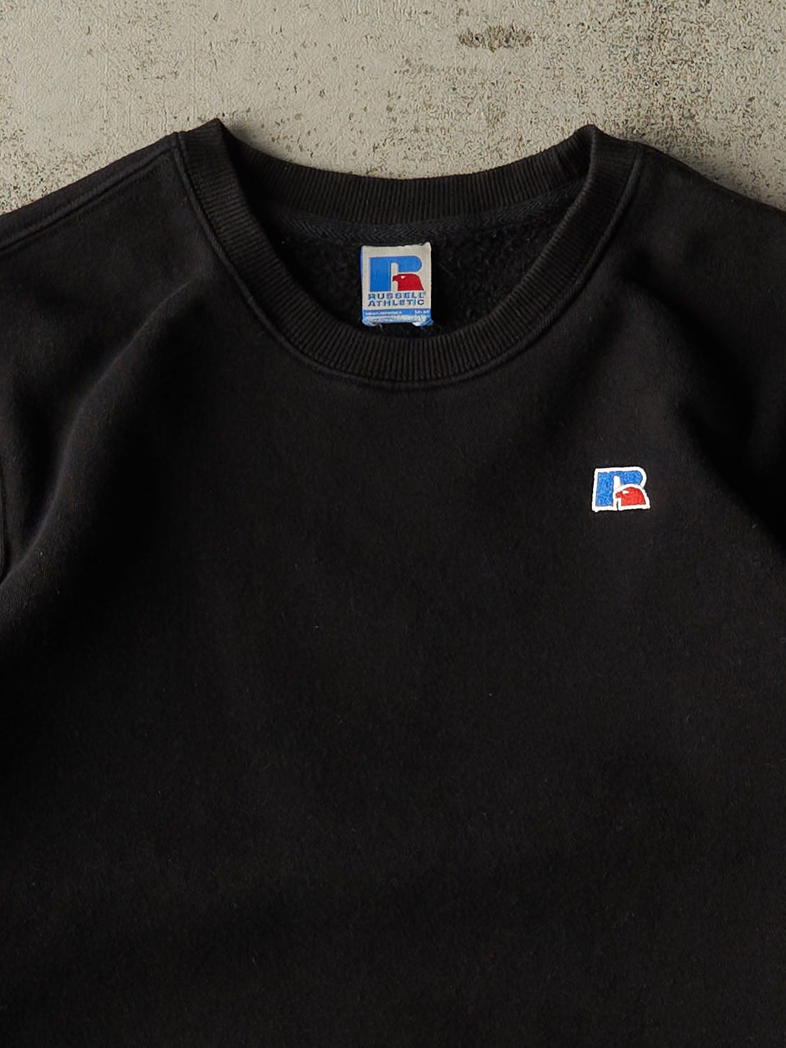 Vintage Y2K Black Russell Athletic Embroidered Crewneck (S/M)