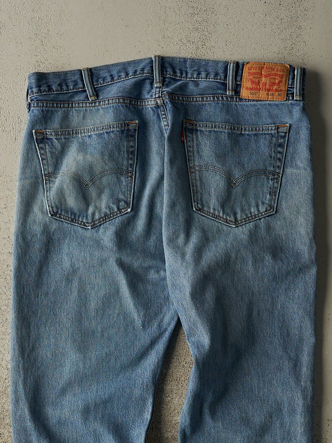Vintage Y2K Mid Wash Levi's 505 Jeans (38x29.5)