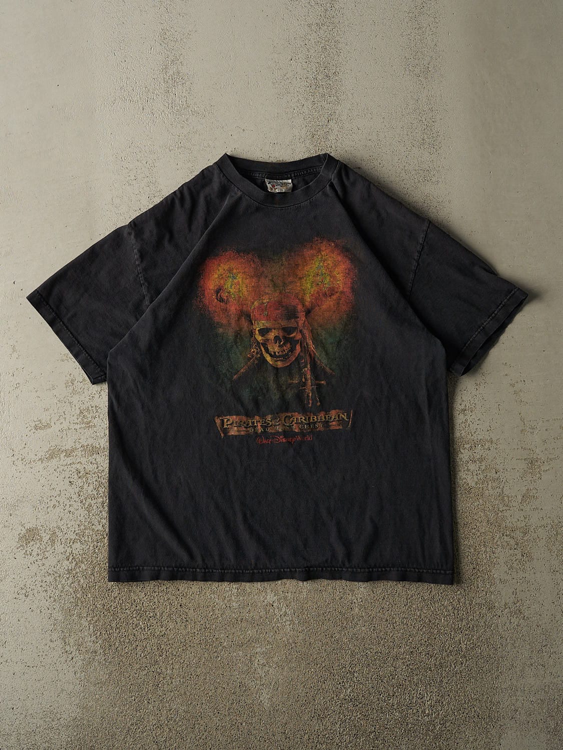 Vintage Y2K Black Pirates of the Caribbean Dead Man's Chest Tee (L/XL)