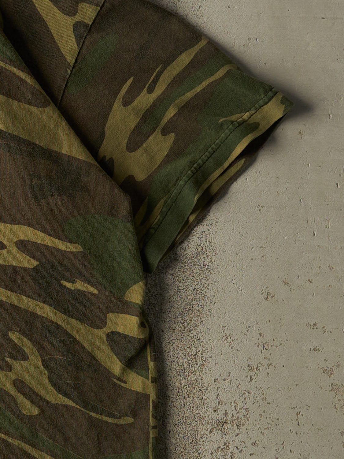 Vintage 90s Camo John Deere Tee (M/L)