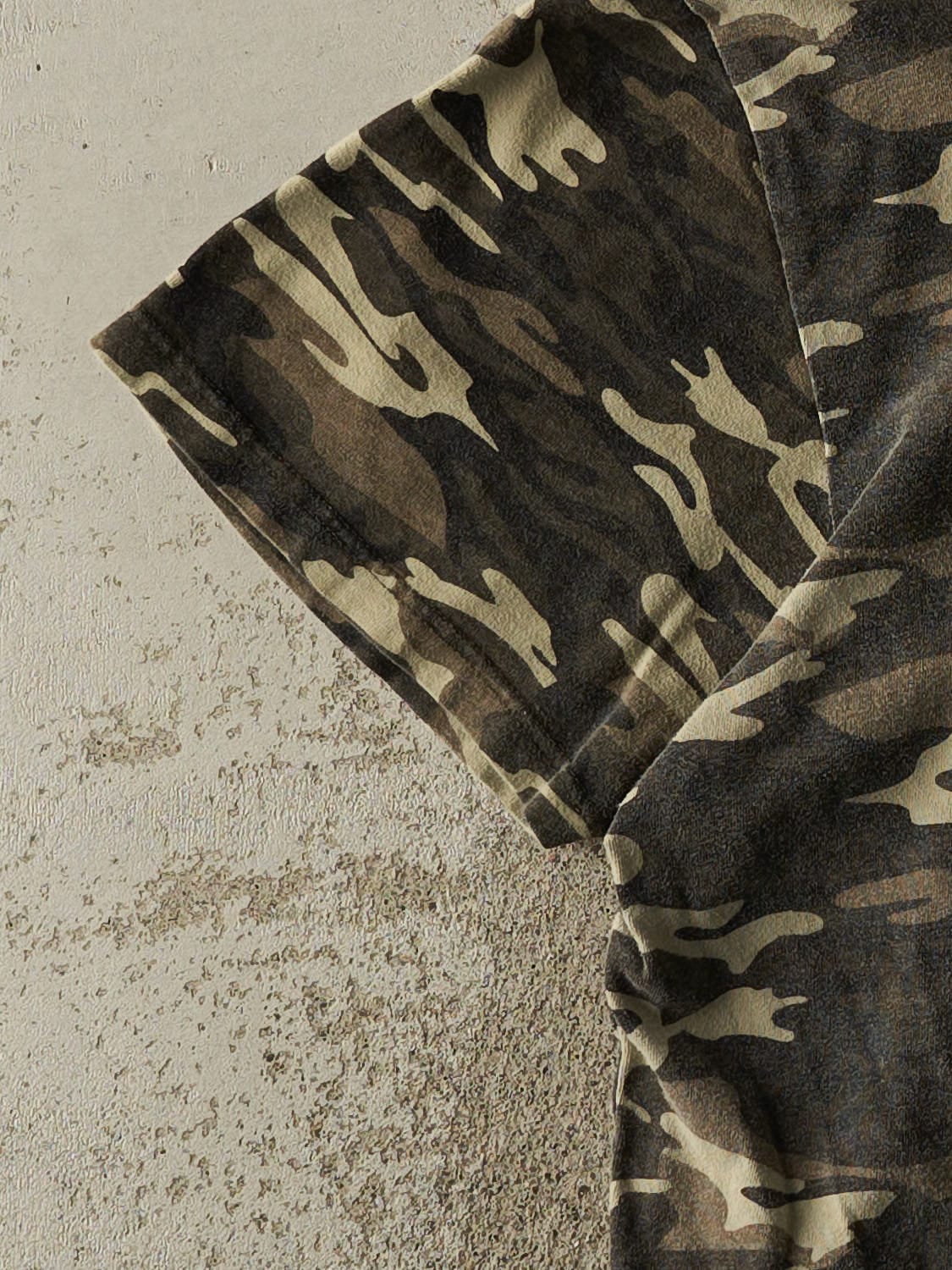 Vintage Y2K Camo John Deere "Ride A Tractor" Tee (L/XL)