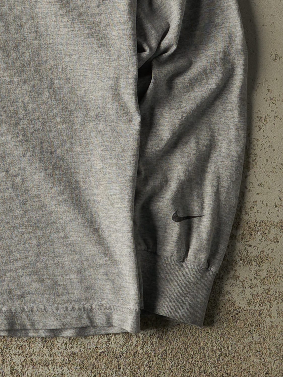 Vintage Y2K Grey Nike Long Sleeve (XS/S)