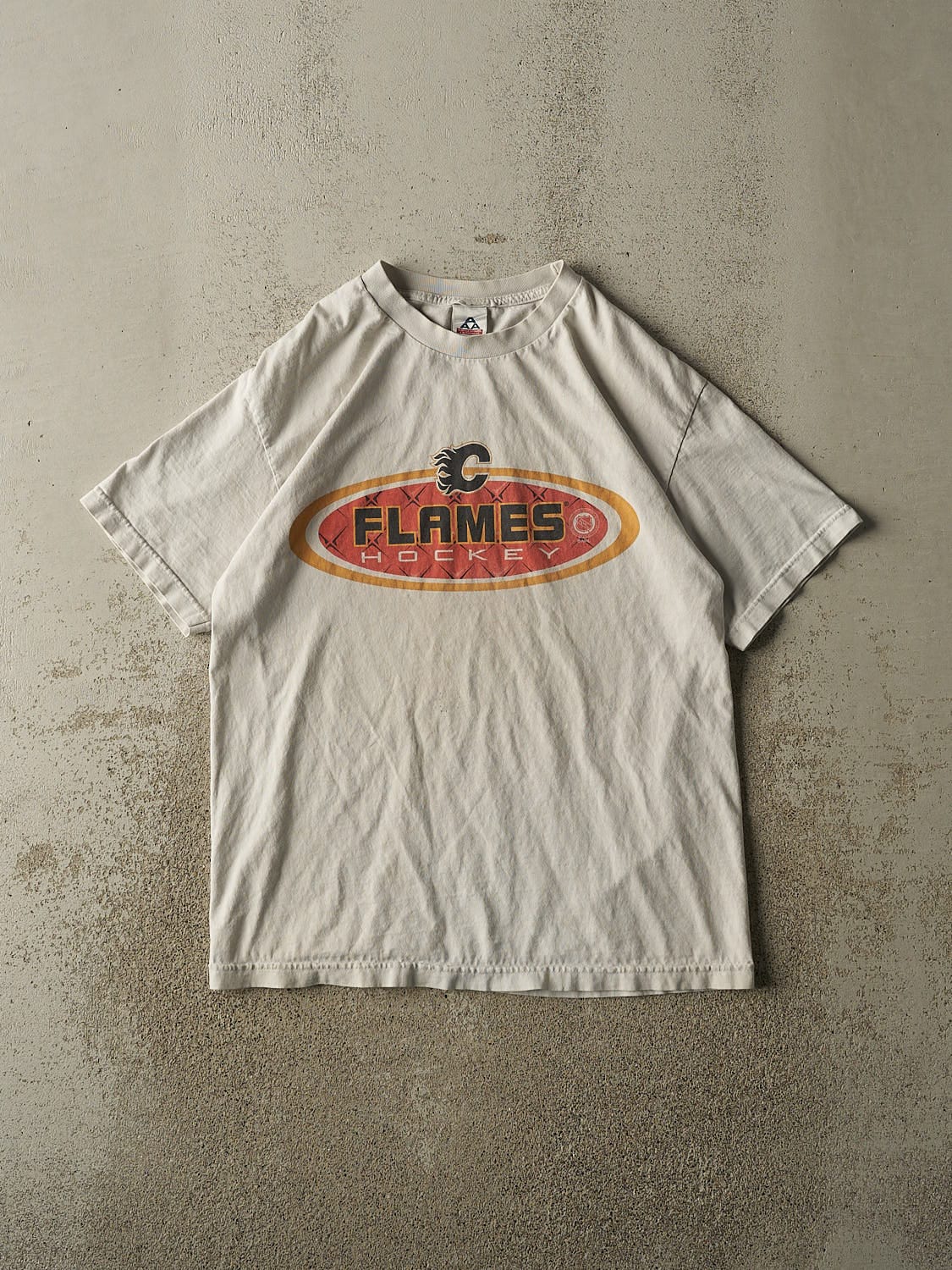 Vintage Y2K Beige Calgary Flames Tee (L)