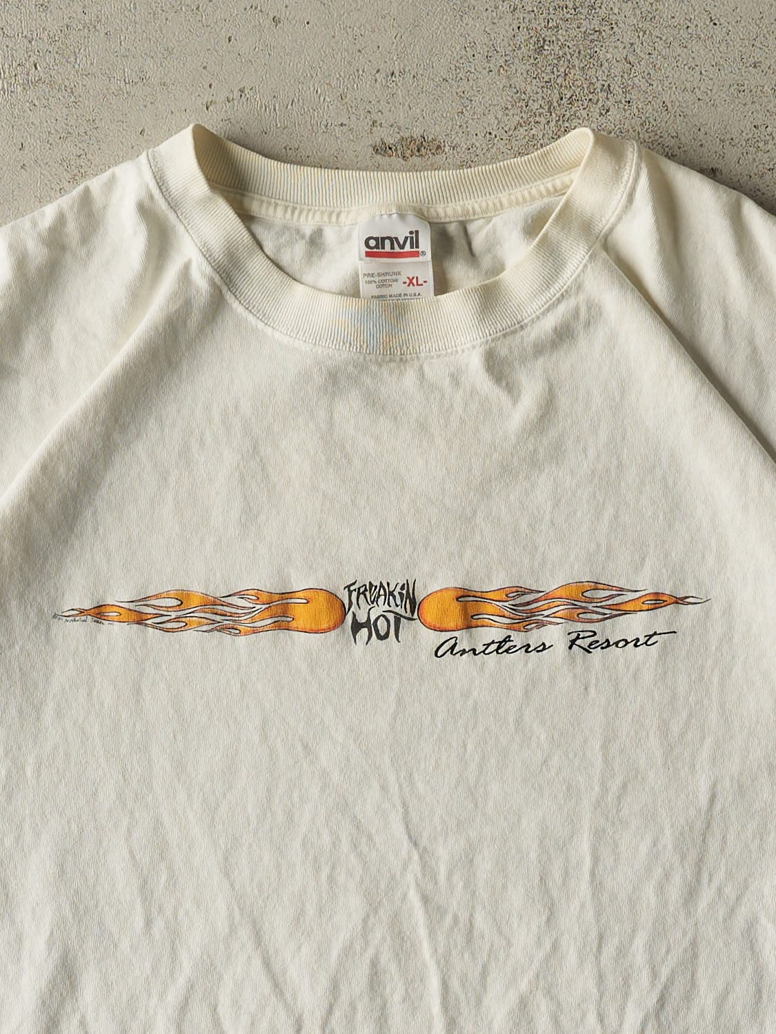 Vintage 90s White Antlers Resort "Freakin' Hot" Tee (L/XL)
