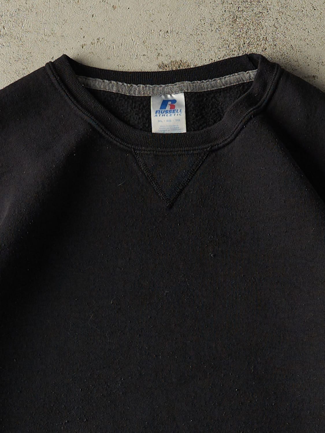 Vintage Y2K Black Russell Athletic Blank Crewneck (L/XL)