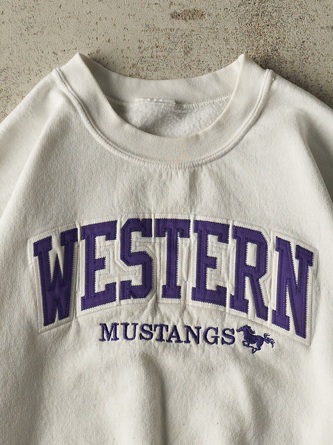 Vintage Y2K White Western University Mustangs Crewneck (S/M)