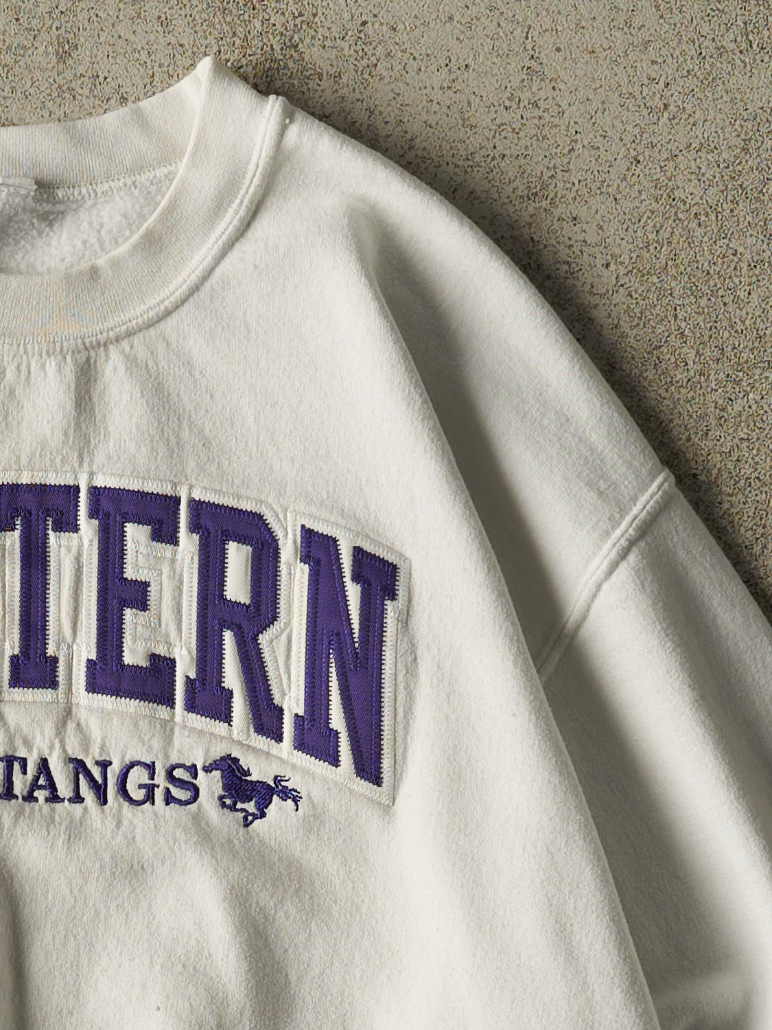 Vintage Y2K White Western University Mustangs Crewneck (S/M)