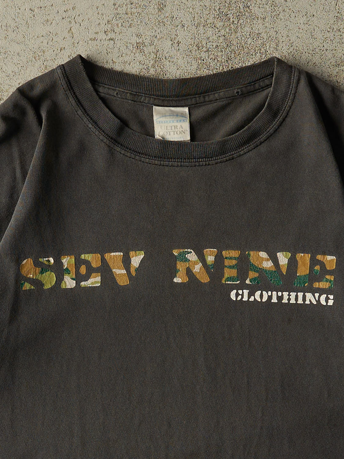 Vintage Y2K Faded Black Sev Nine Clothing Logo Tee (M)