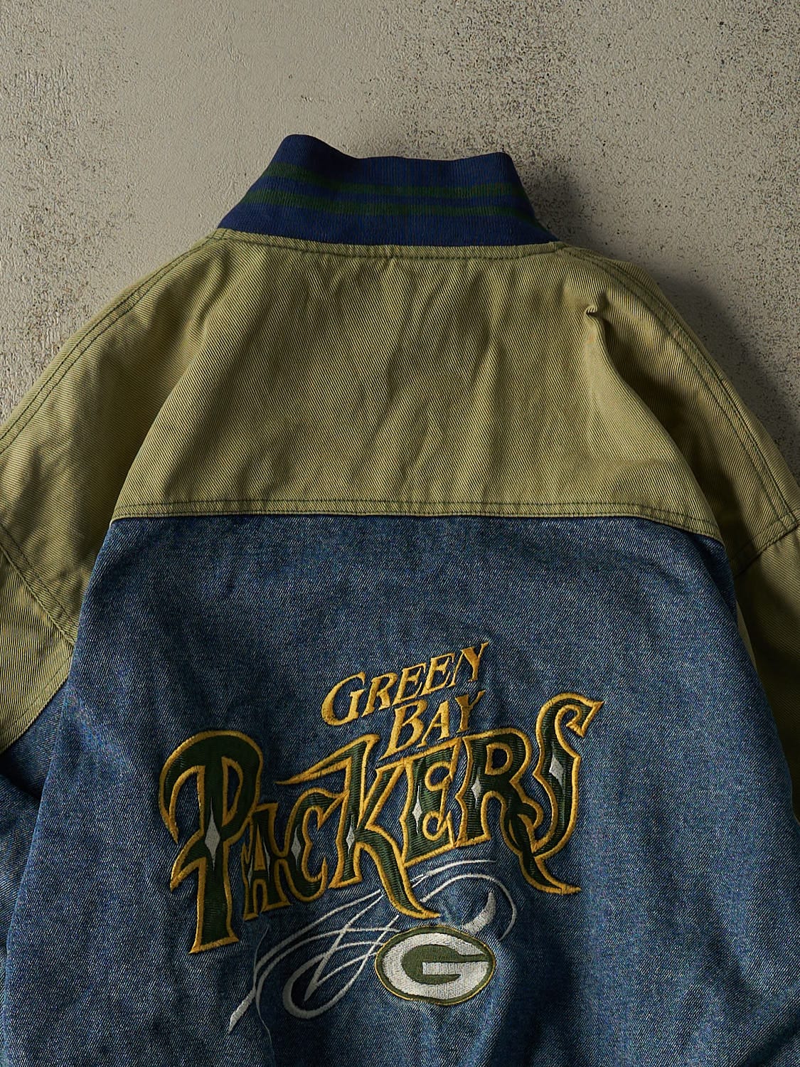 Vintage 90s Mid Wash Green Bay Packers Embroidered Bomber Jacket (L/XL)