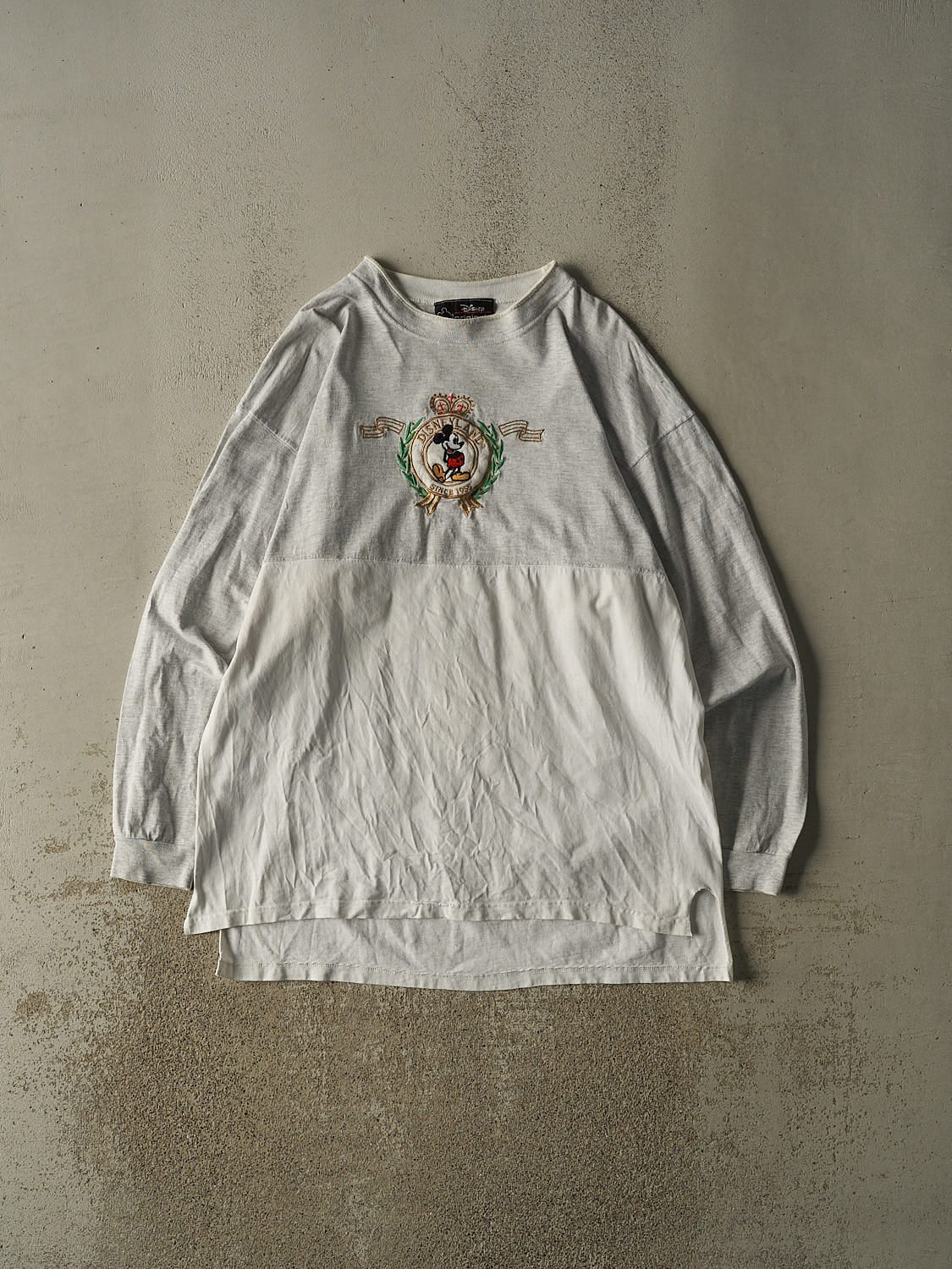 Vintage Y2K Grey & White Disneyland Long Sleeve (XL/XXL)