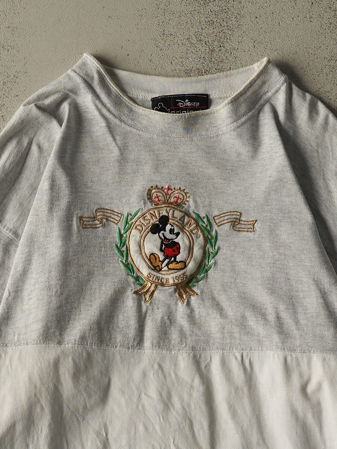 Vintage Y2K Grey & White Disneyland Long Sleeve (XL/XXL)