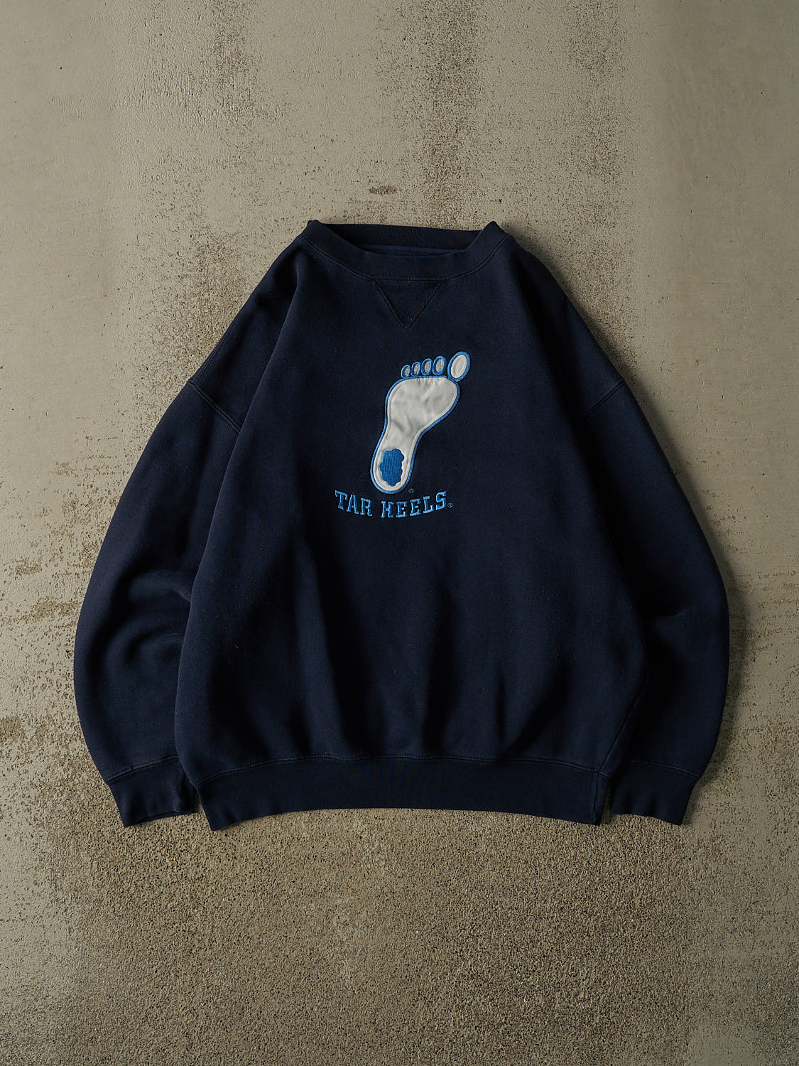 Vintage 90s Navy Blue University of North Carolina Tar Heels Embroidered Crewneck (L/XL)