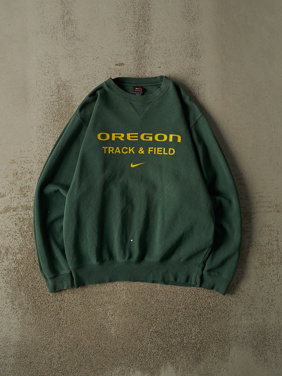 Vintage Y2K Green Nike University of Oregon Track & Field  Crewneck (L)