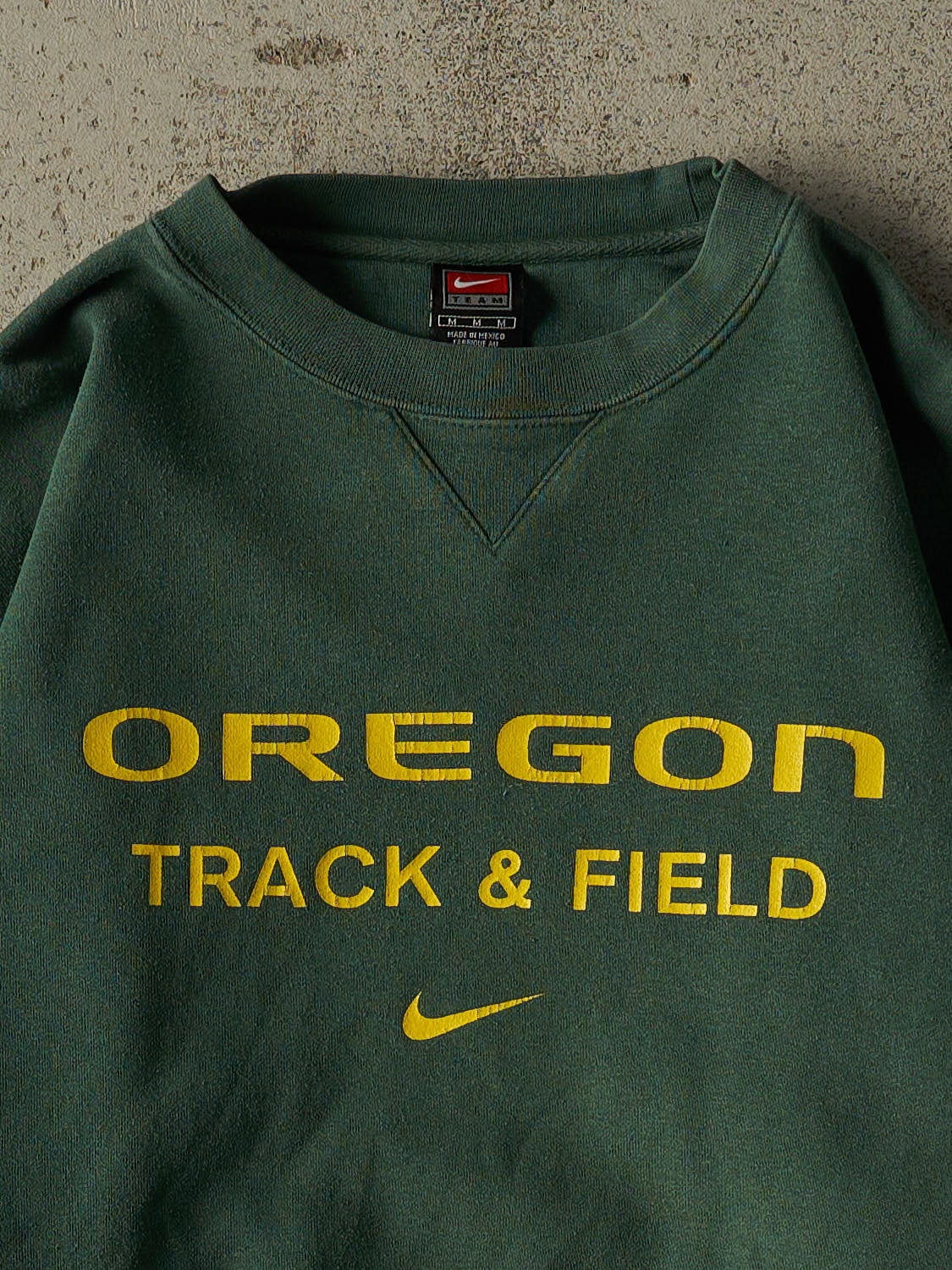Vintage Y2K Green Nike University of Oregon Track & Field  Crewneck (L)