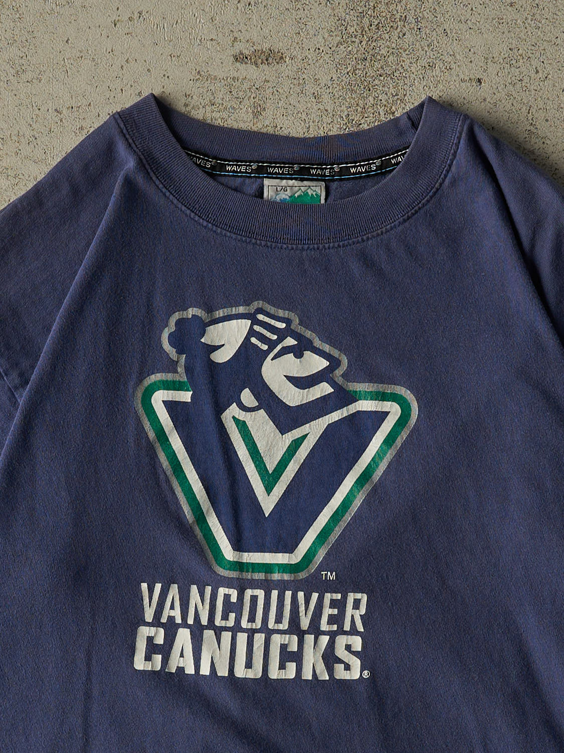 Vintage Y2K Navy Blue Vancouver Canucks Tee (M)