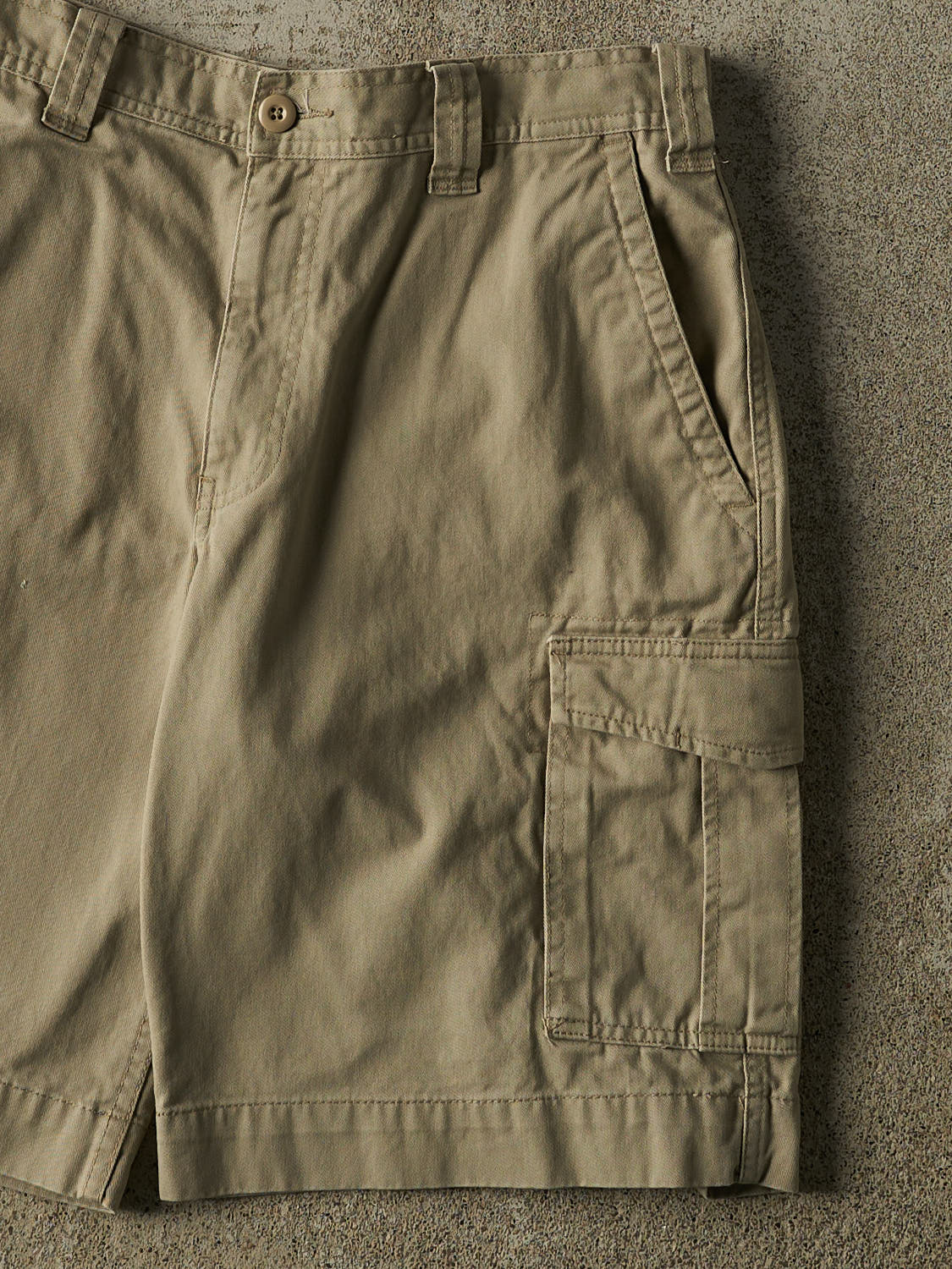 Vintage Y2K Beige Denver Hayes Cargo Shorts (33x10.5)