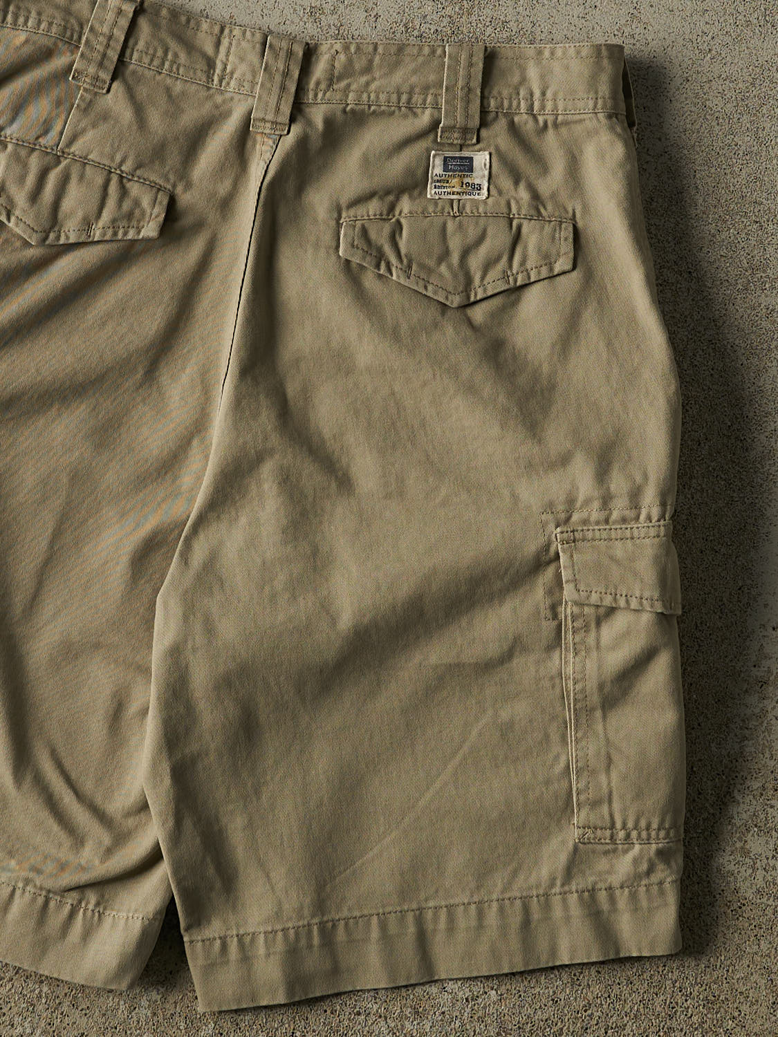 Vintage Y2K Beige Denver Hayes Cargo Shorts (33x10.5)