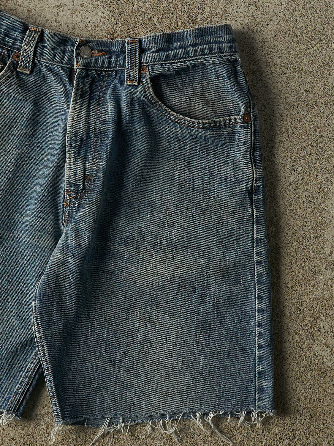 Vintage 90s Mid Wash Levi's 550 Cut Off Jean Shorts (32x9)