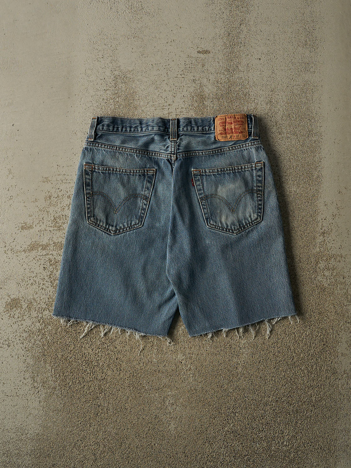 Vintage 90s Mid Wash Levi's 550 Cut Off Jean Shorts (32x9)