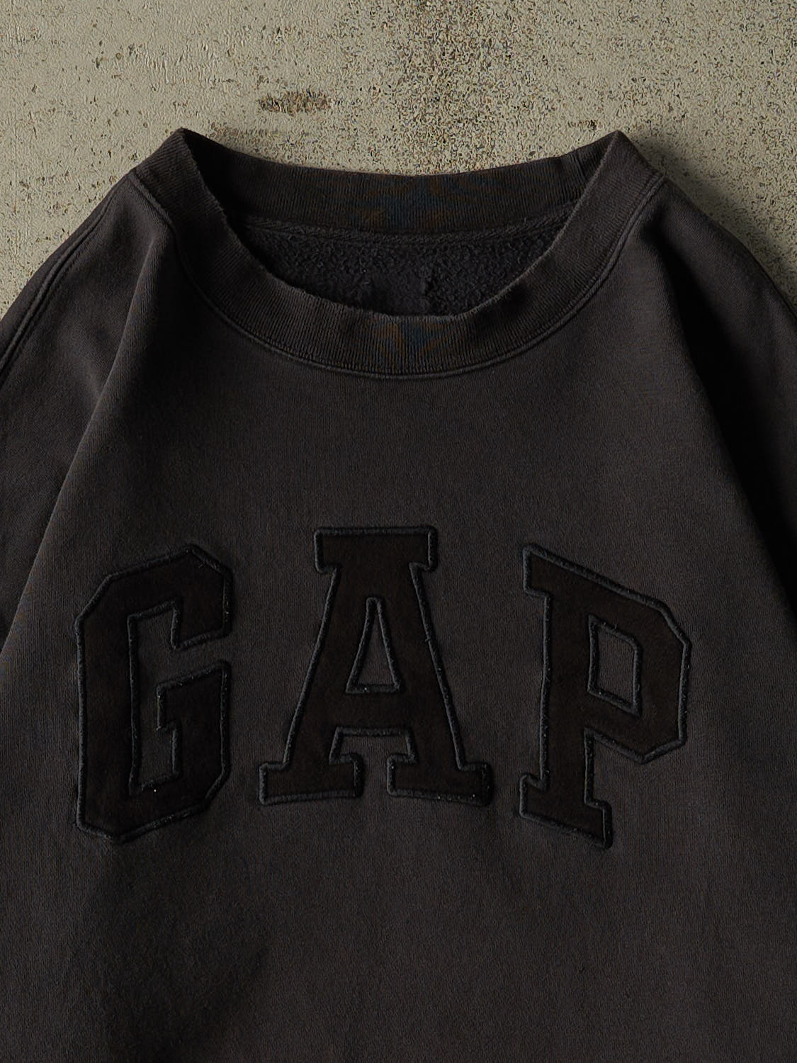 Vintage Y2K Faded Black Gap Embroidered Crewneck (L/XL)