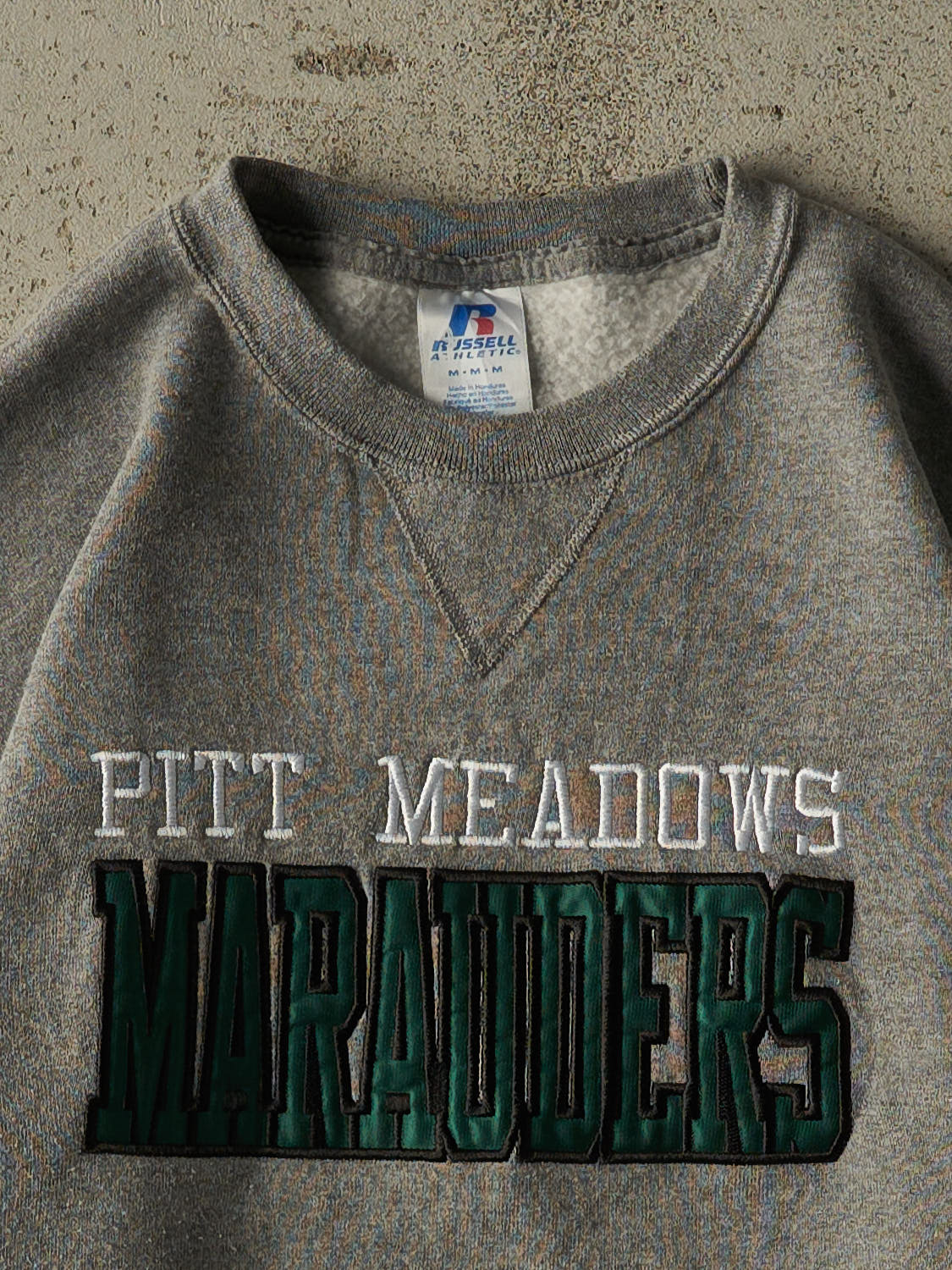 Vintage Y2K Grey Pitt Meadows Marauders Russell Athletic Crewneck (S/M)