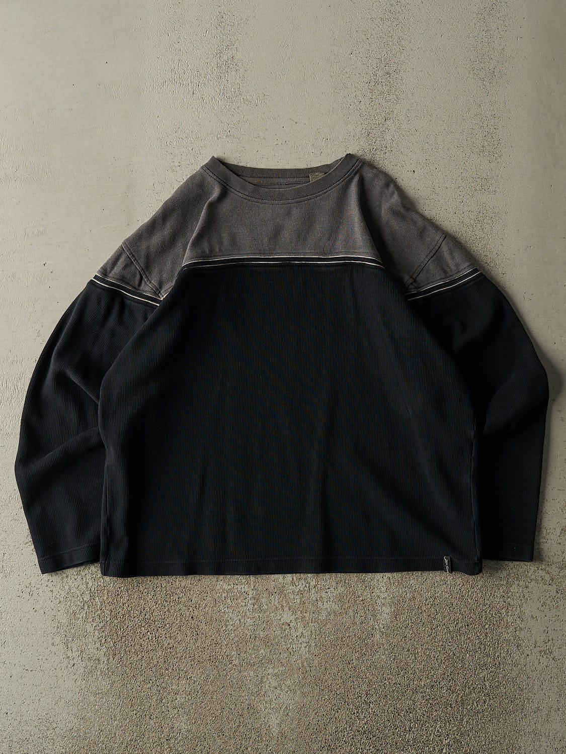 Vintage Y2K Charcoal Grey & Navy Knit Long Sleeve (L/XL)