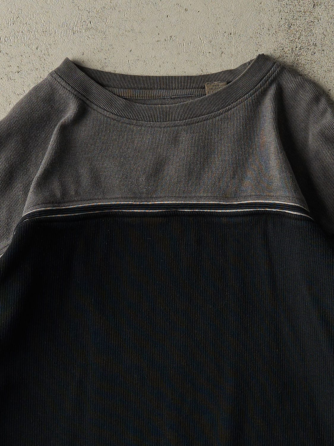 Vintage Y2K Charcoal Grey & Navy Knit Long Sleeve (L/XL)