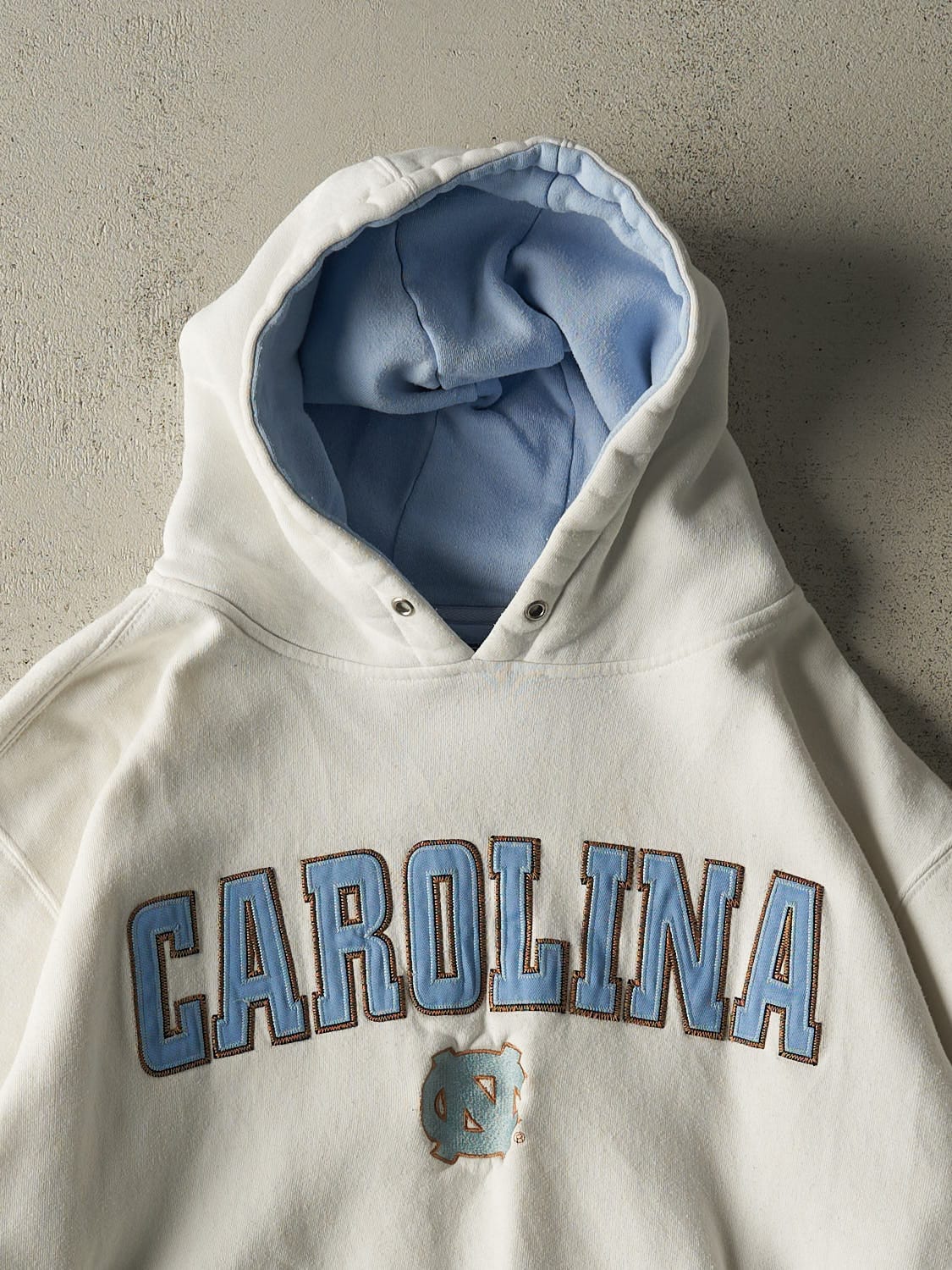 Vintage Y2K White University of North Carolina Embroidered Hoodie (M)