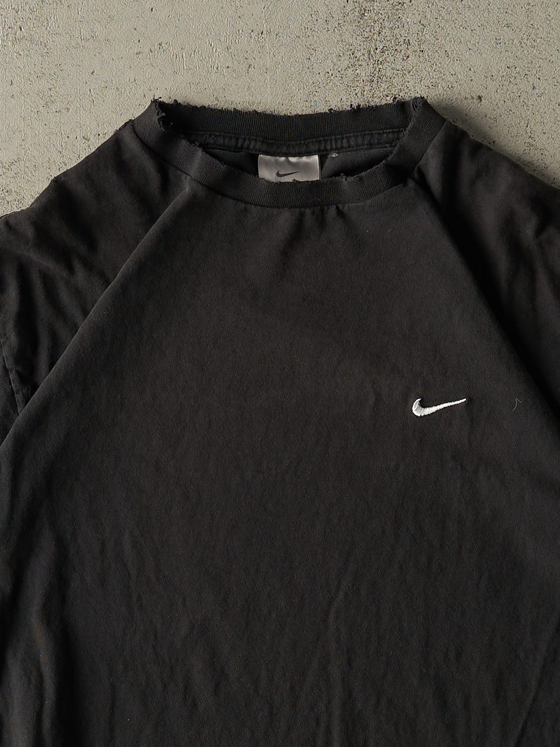 Vintage Y2K Black Nike Swoosh Tee (M/L)