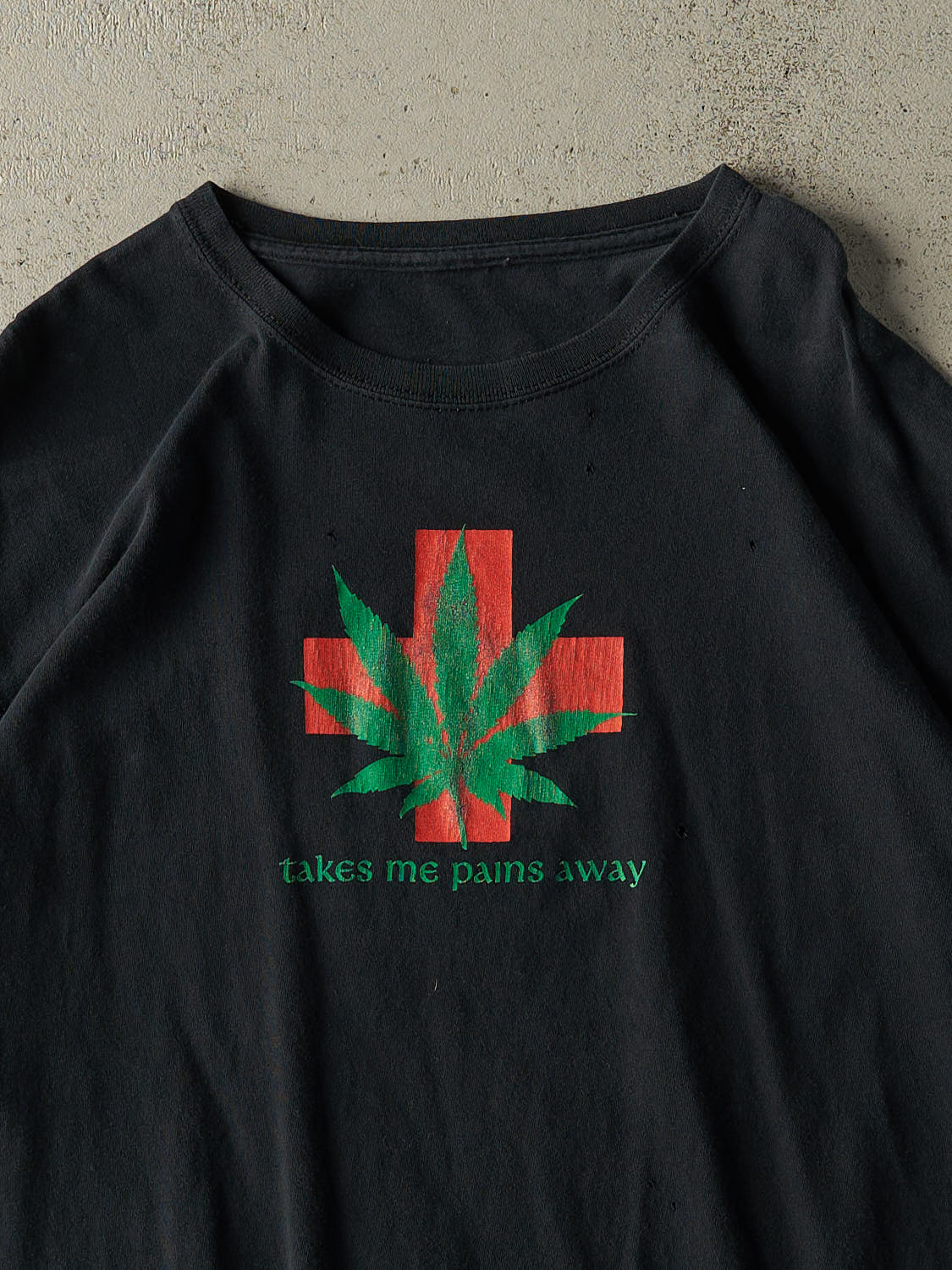 Vintage 90s Black "Takes Me Pains Away" Slogan Tee (L/XL)