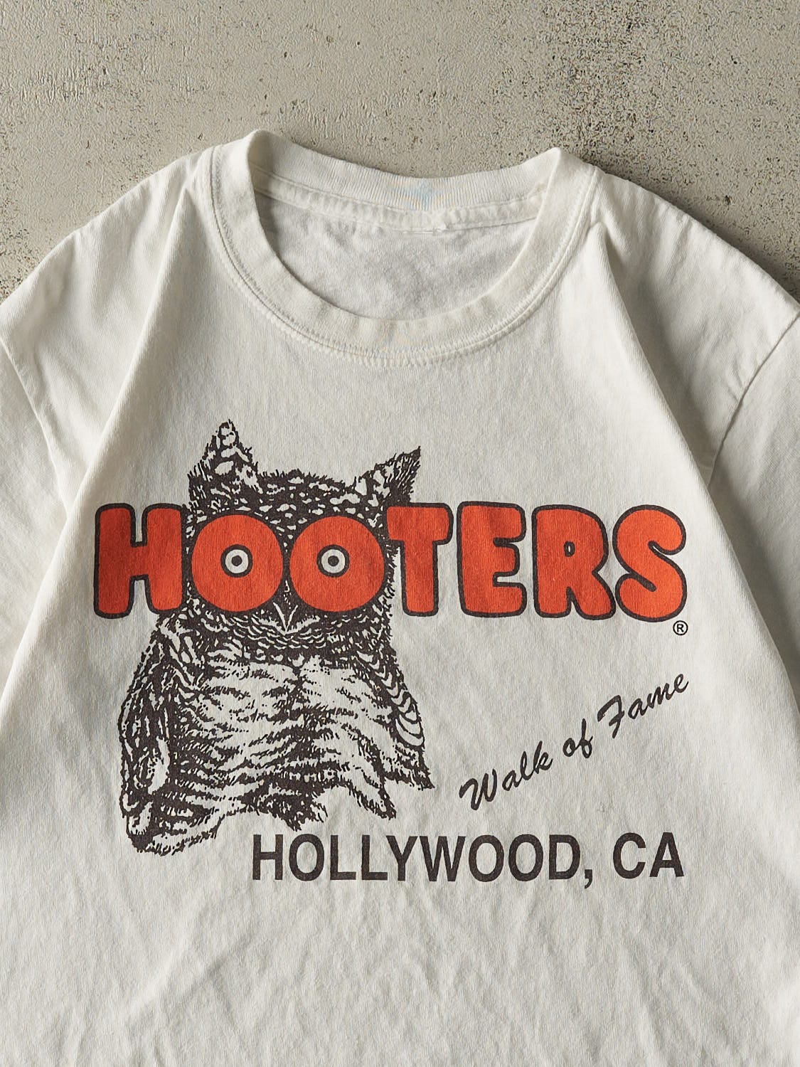 Vintage 90s White Hooters Hollywood California Tee (XS/S)