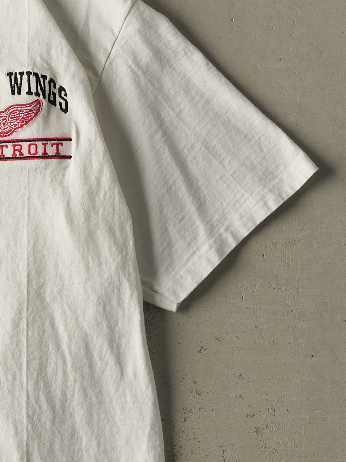 Vintage 90s White Detroit Red Wings Embroidered Tee (M/L)