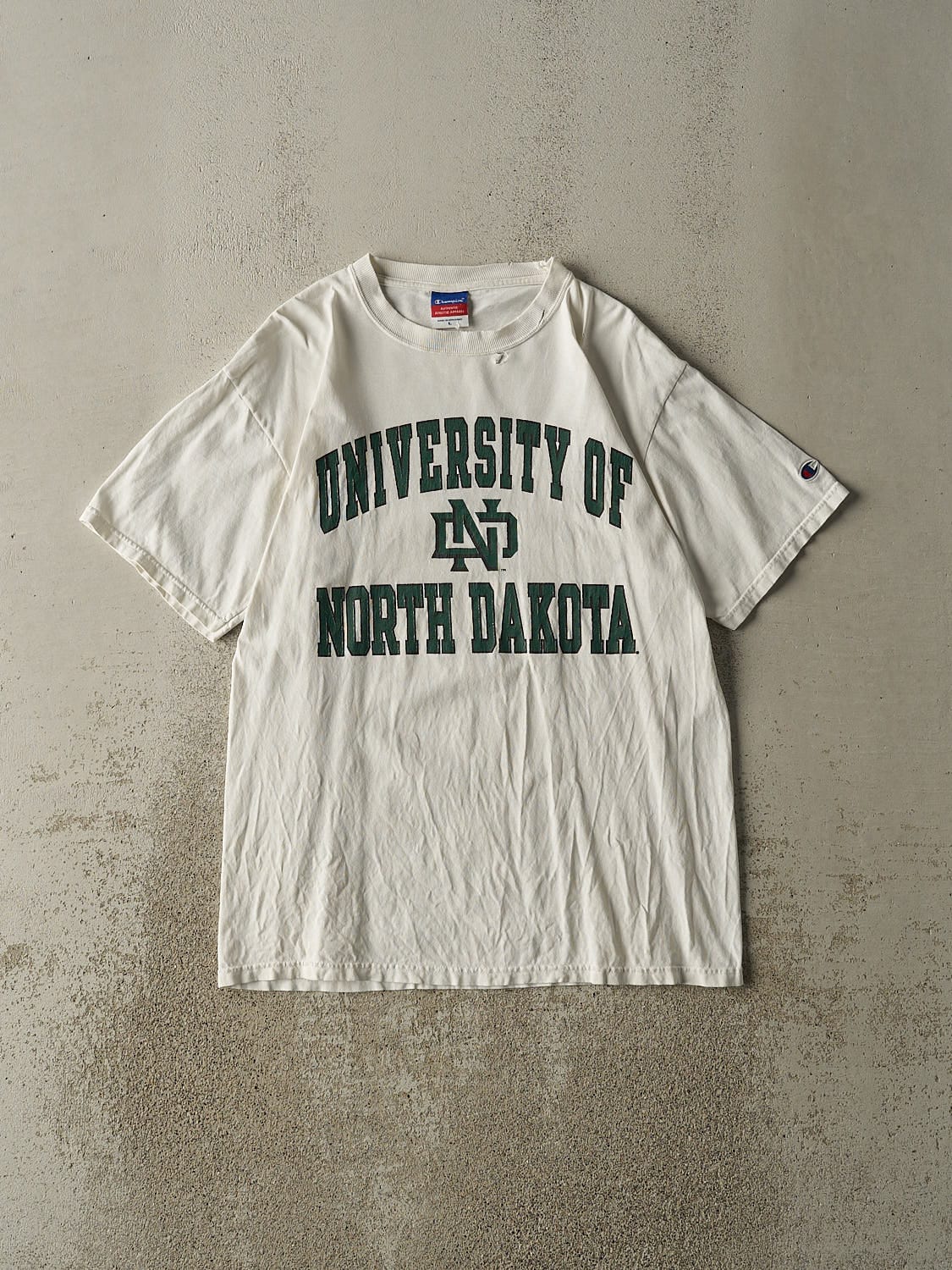 Vintage 90s White University Of North Dakota Champion Tee (L)