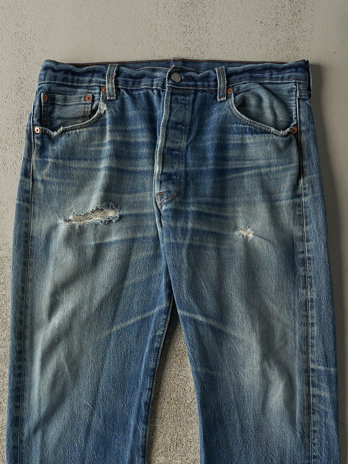 Vintage 90s Mid Wash Levi's 501 Jeans (35x31)