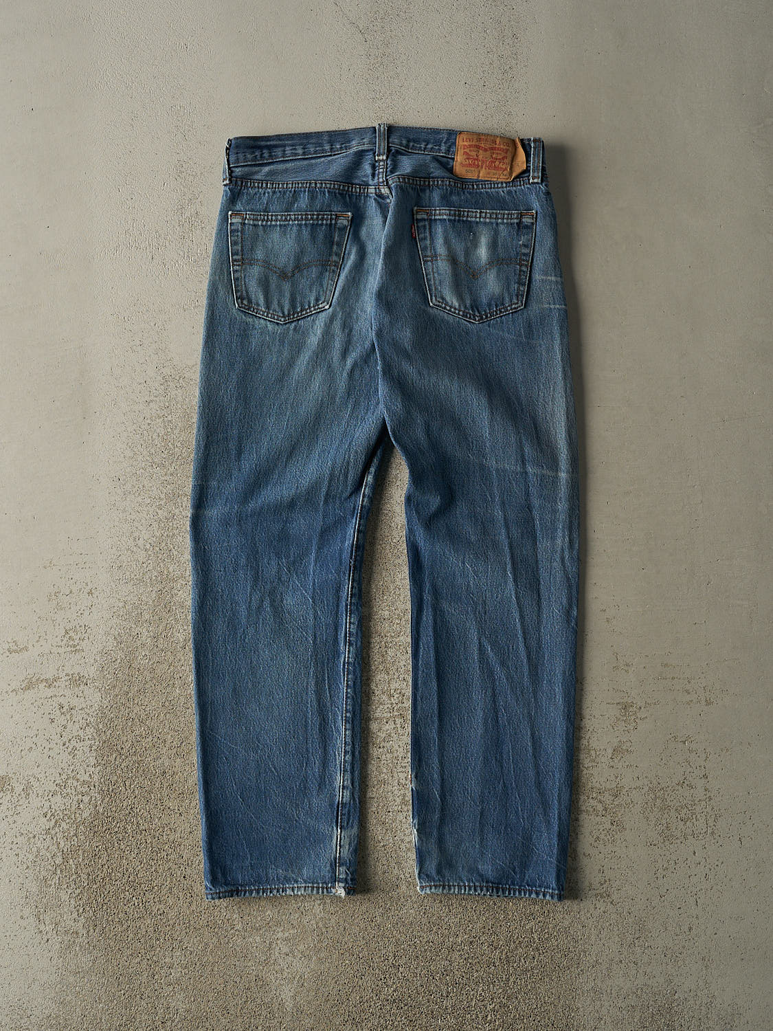 Vintage 90s Mid Wash Levi's 501 Jeans (35x31)
