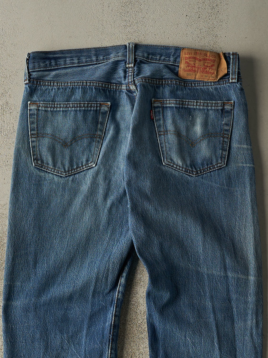 Vintage 90s Mid Wash Levi's 501 Jeans (35x31)