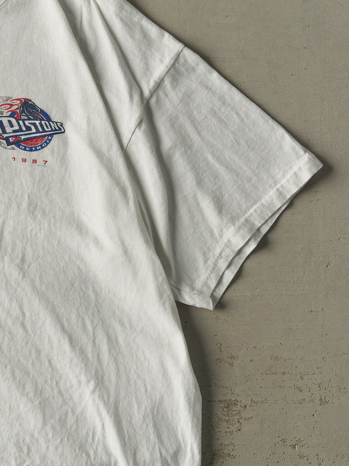 Vintage Y2K White Detroit Pistons Tee (XL)