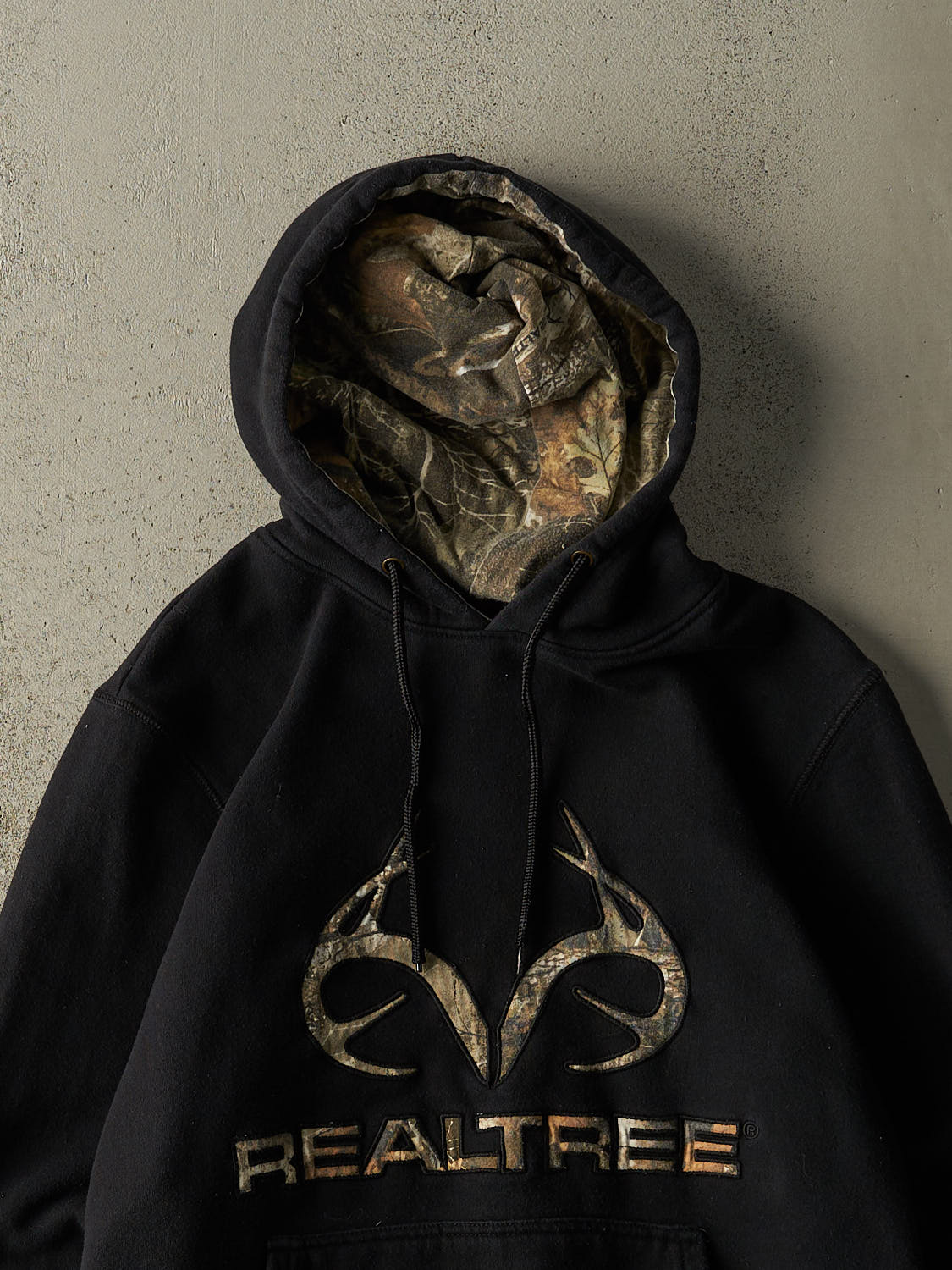 Vintage Y2K Black Realtree Embroidered Logo Hoodie (S/M)