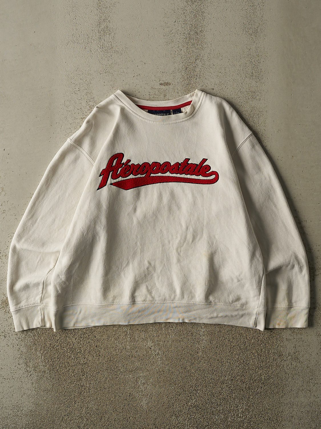 Vintage Y2K Beige Aeropostale Chenille Embroidered Crewneck (L)