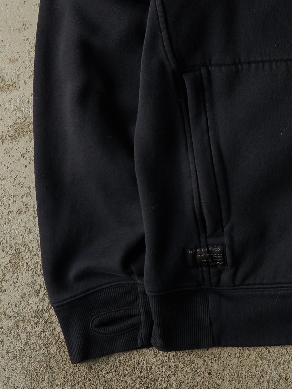 Vintage Y2K Faded Black Oakley Zip Up Sweater (M/L)