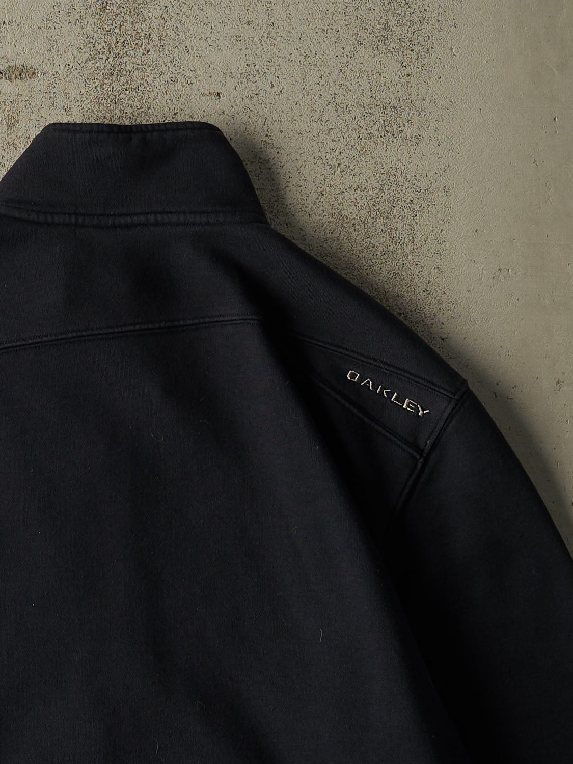 Vintage Y2K Faded Black Oakley Zip Up Sweater (M/L)