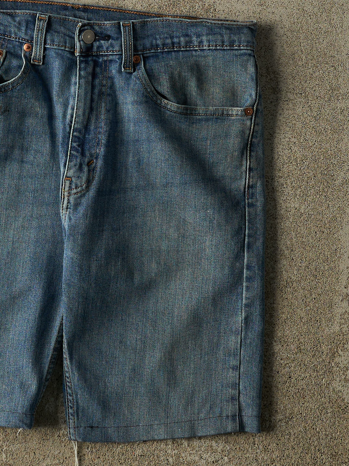 Vintage Y2K Mid Wash Levi's 505 Jean Shorts (33x9)