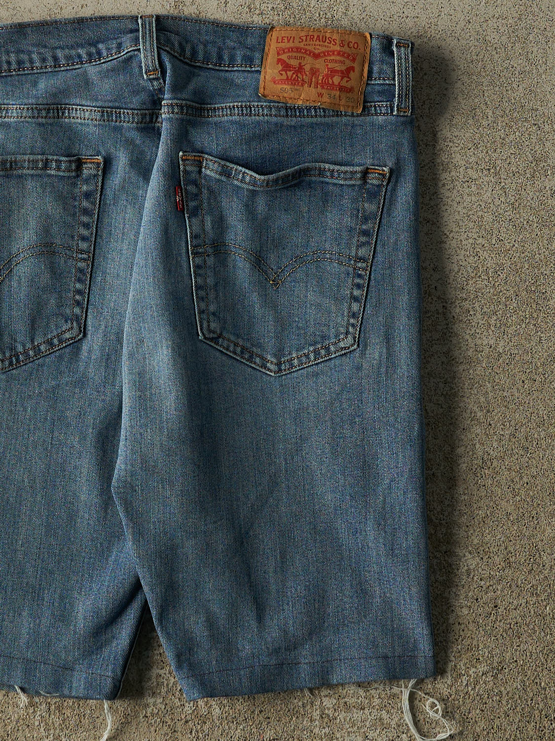 Vintage Y2K Mid Wash Levi's 505 Jean Shorts (33x9)